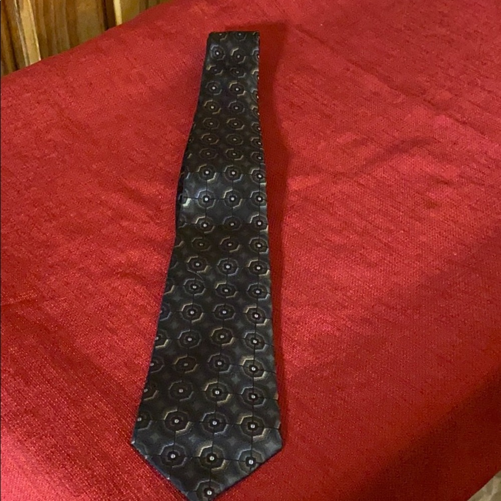 Arrow tie